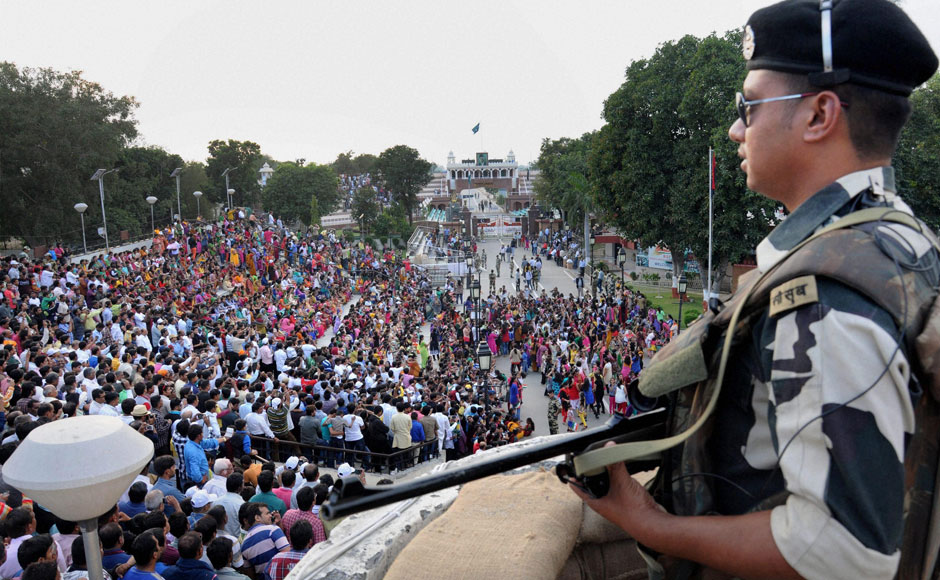 01_retreat-ceremony-at-Attari-Wagah-border.jpg