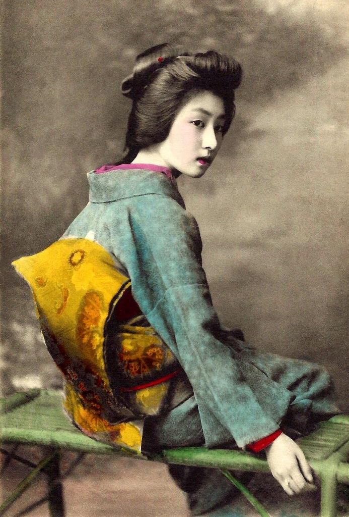 05+The+Geisha+HAWARYU+--+A+Meiji-era+Beauty+from+OLD+JAPAN+(5)[1].jpg