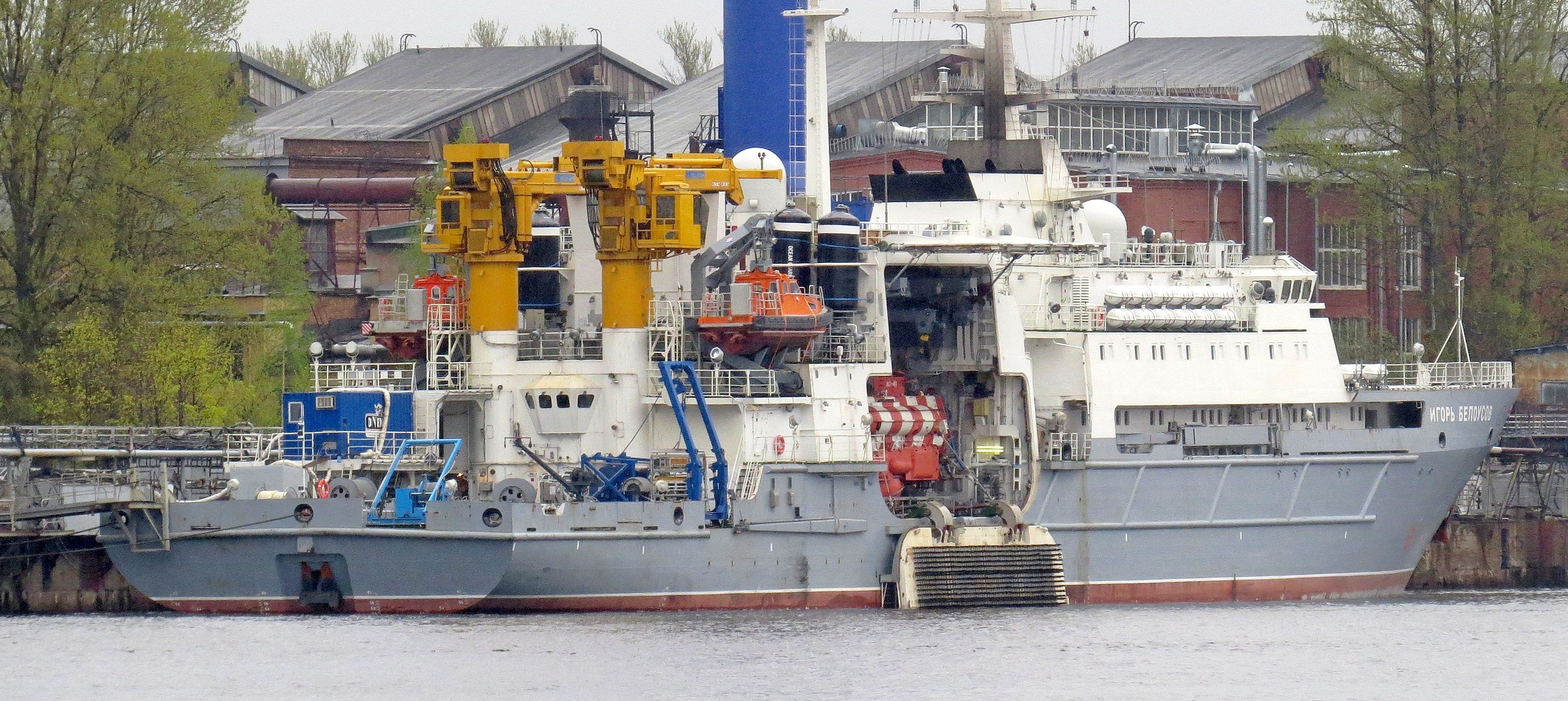 08-3829148-21300-igor-belousov-admiraltejskie-verfi-08.05.2015-01.jpg