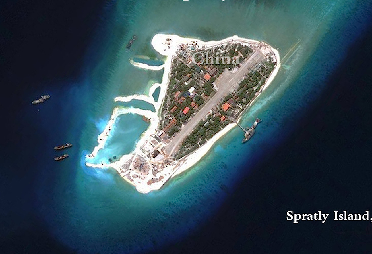 0aa-Big Spratly reclamation.jpg