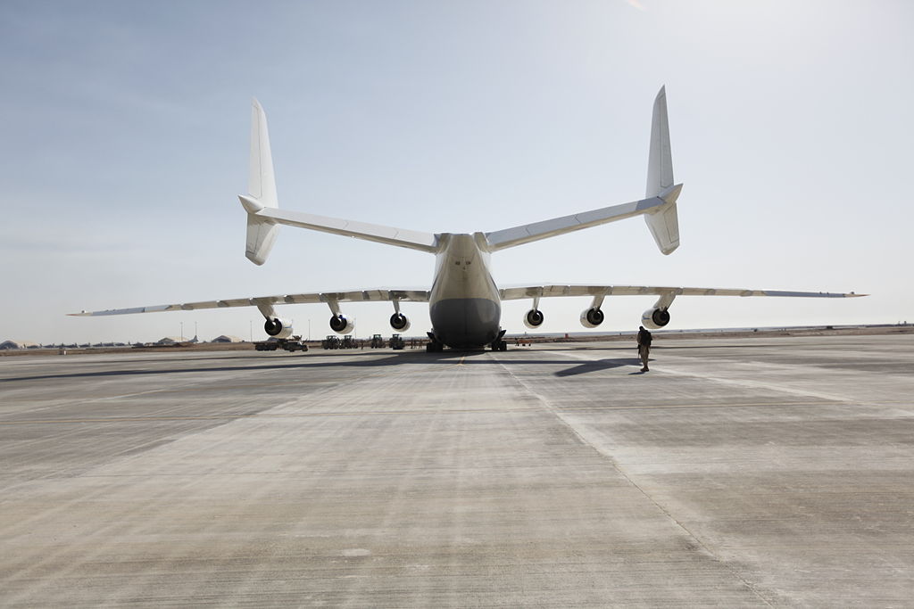 1024px-Back_of_Antonov_An-225_at_Camp_Bastion_in_2011.jpg