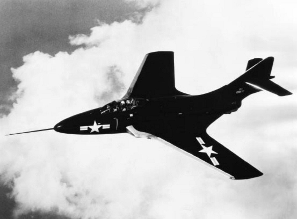 1024px-Grumman_F9F-6_in_flight_1952.jpg