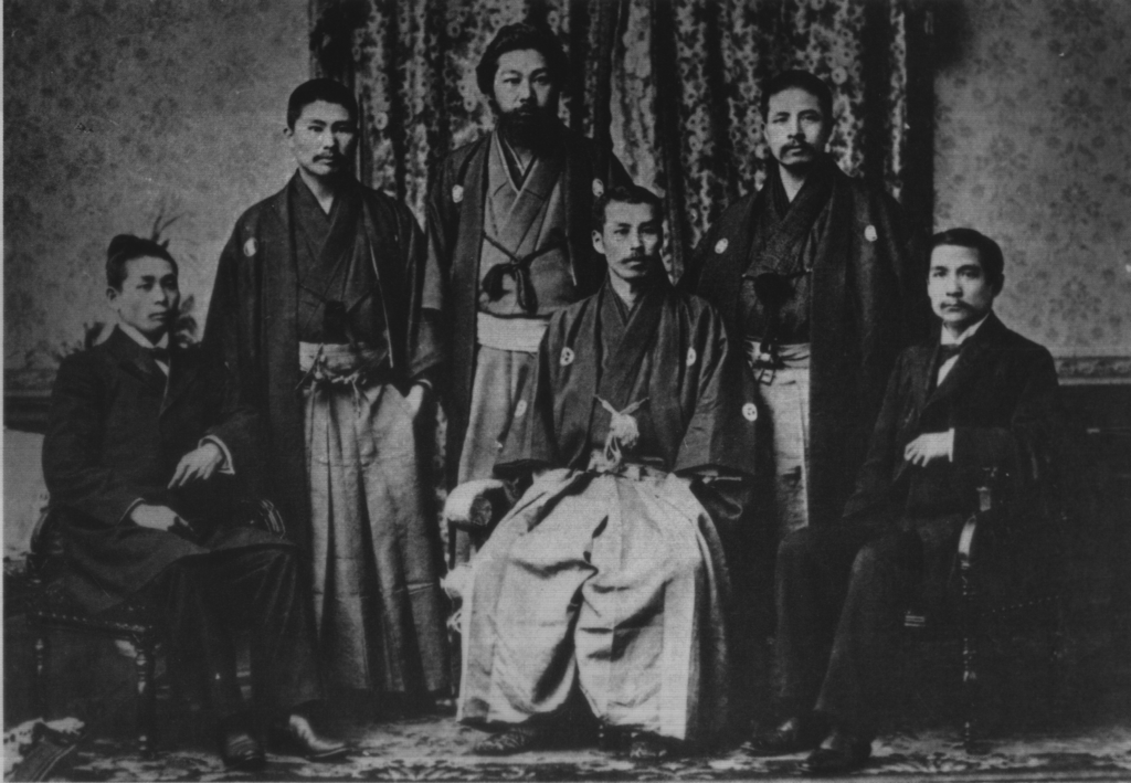 1024px-Sun_Yat_Sen_in_Japan_1900[1].png