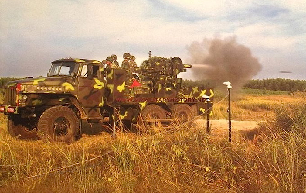 105 mm Self-propelled M-101 gun during test firing .jpg