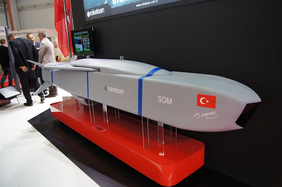 1200px-SOM_cruise_missile_mockup_on_MSPO_2014.jpeg