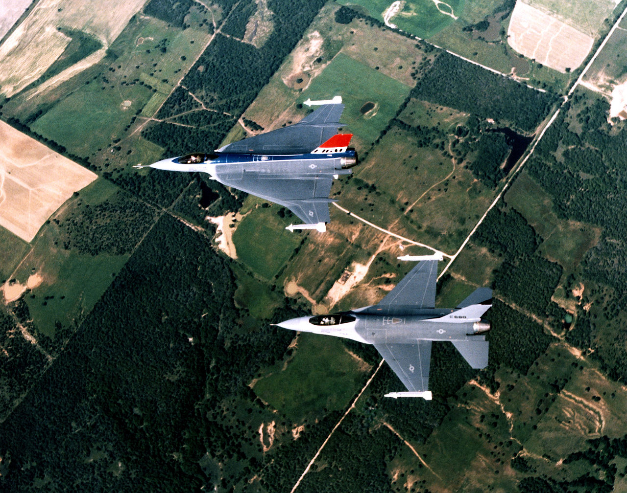 1280px-F-16_and_F-16XL_aerial_top_down_view.jpg