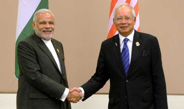 12modi_with_pm_malaysia.jpg