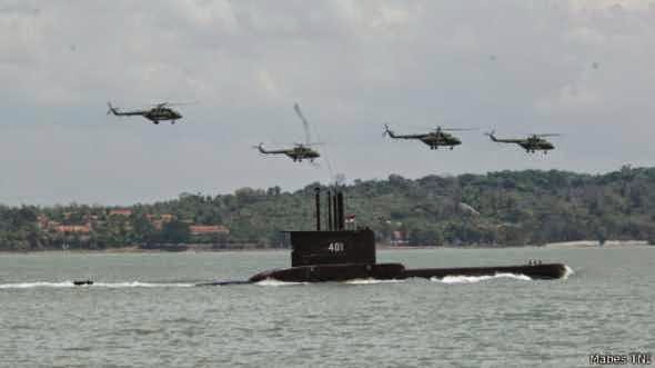 130620084350_tni_alutsista_senjata_latgab_2013_kapal_selam_submarine_512x288_mabestni.jpg