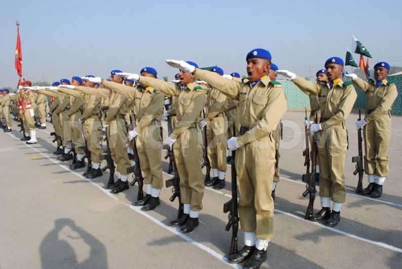 1325853438-pakistani-army-recruits-complete-their-training_992044.jpg