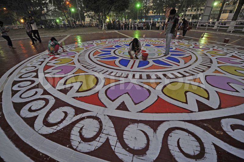 1329663791-shaheed-minar-gets-face-lift-in-runup-to-mother-language-day_1061748.jpg