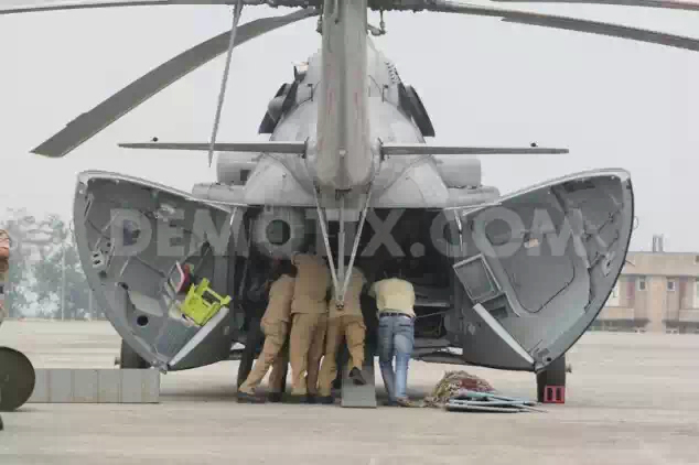 1371992098-indian-air-force-team-rescue-pilgrims-in-utrakhand_2185316.jpeg