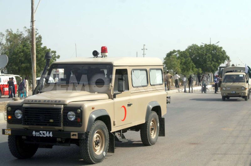 1380130659-pakistan-army-carries-relief-goods-to-earthquake-victims-_2790409.jpg