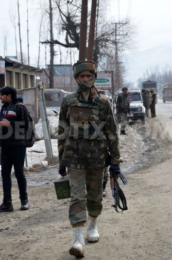 1390268030-militant-killed-in-qazigund-gun-battle-south-of-srinagar_3721805.jpg