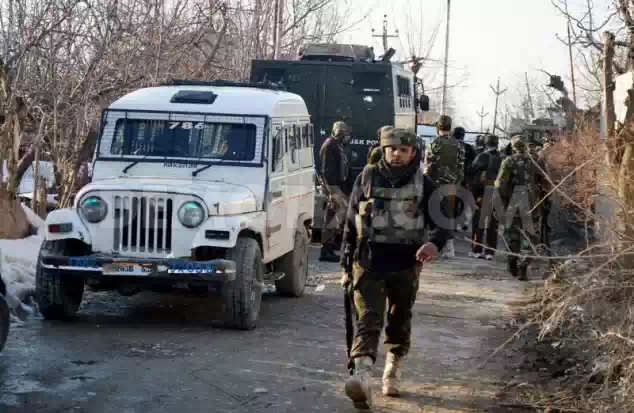 1392315125-two-militants-killed-in-firefight-with-government-forces-in-kashmir_3914858.jpeg