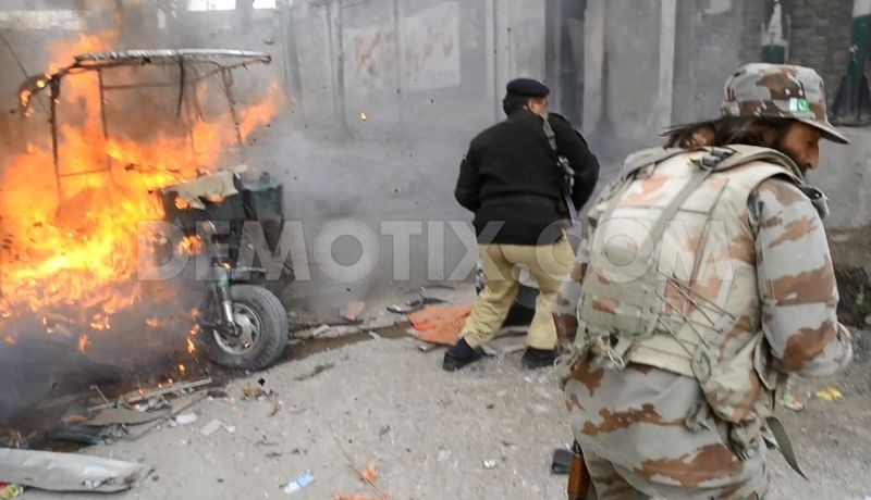 1394812803-powerful-explosion-kills-11-and-injures-35-in-quetta-pakistan_4182859.jpg