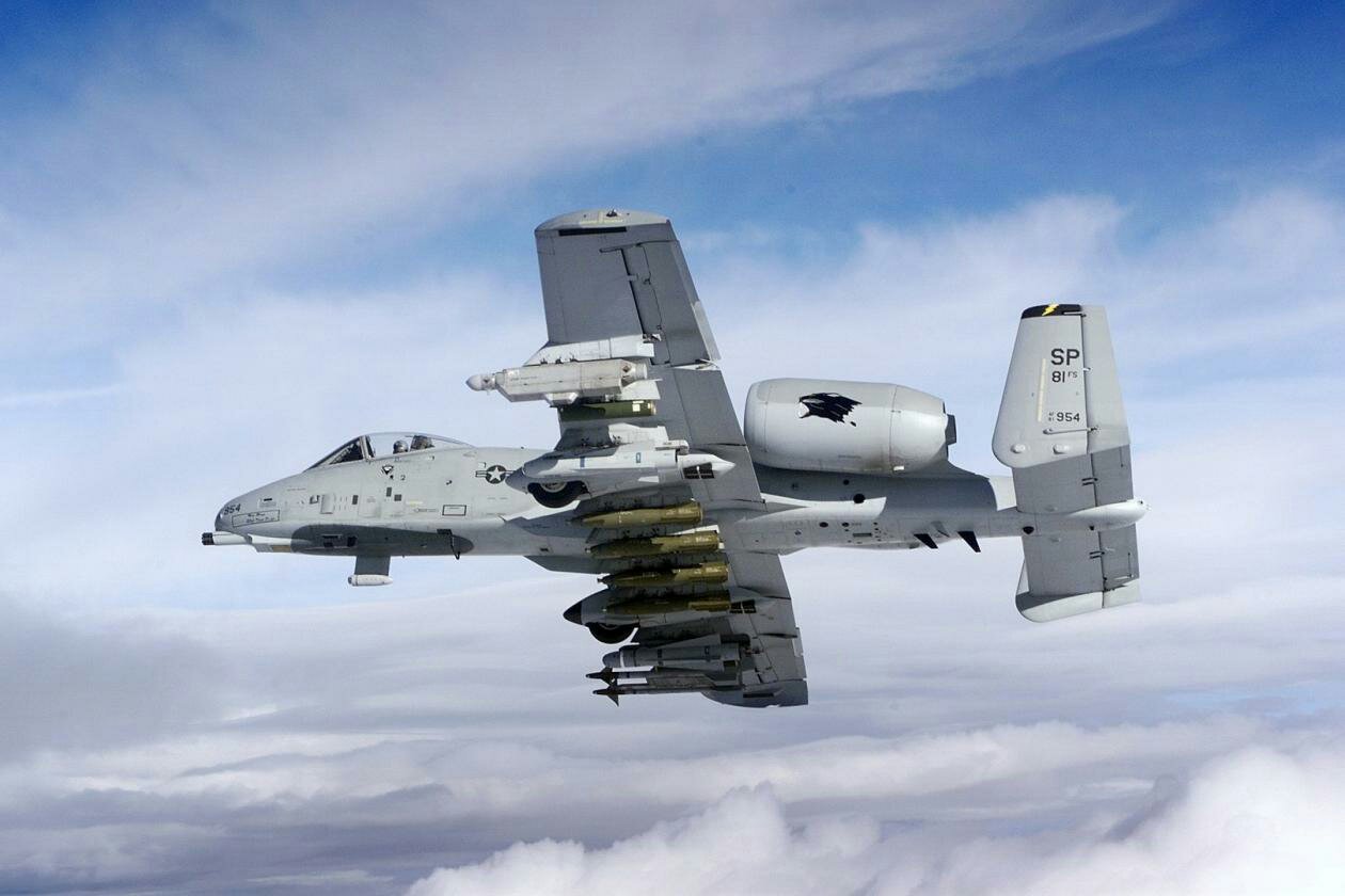 1620px-An_A-10_from_the_81st_Fighter_Squadron_flies_over_central_Germany_0.jpeg