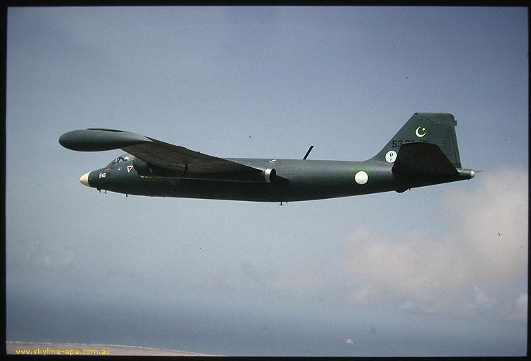 1810dbbc6167 Martin B-57B 53-3946 Pakistan AF 1986.jpg