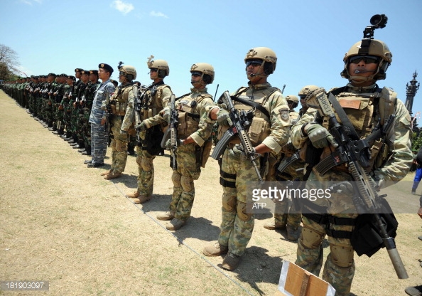 181903097-indonesia-navy-frogmen-unit-hold-a-roll-call-gettyimages.jpg