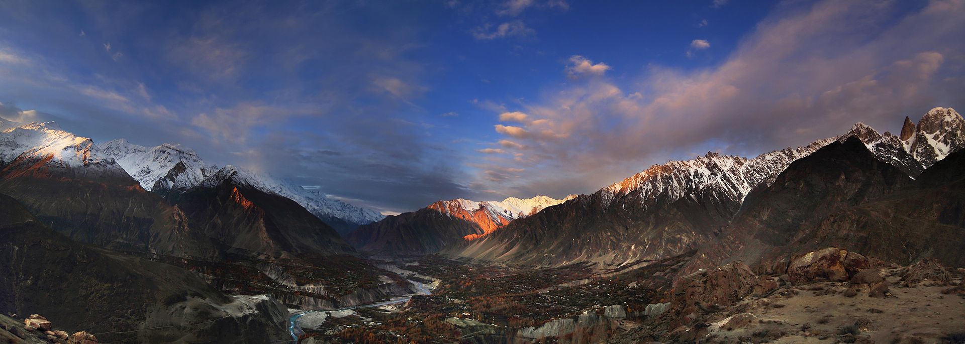 1920px-1st_light_in_Hunza.jpg