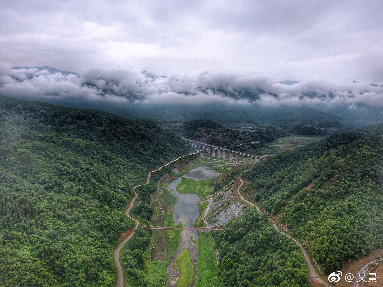 无人机镜头下的兰渝铁路龙池山隧道，锦绣河山。 2广元 ​7.jpg