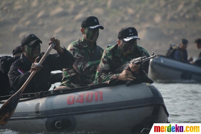 20151114011604-para-jenderal-tni-jajal-latihan-prajurit-tontaipur-kostrad-002-dru.jpg