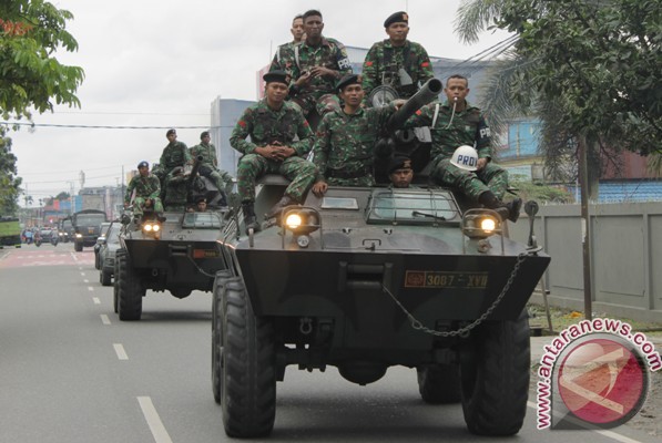 20170821Konvoi_personil_TNI_dan_Polri_usai_apel_gabungan_2_700.jpg