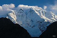 220px-Rakaposhi_-_View_from_across_the_valley.jpg