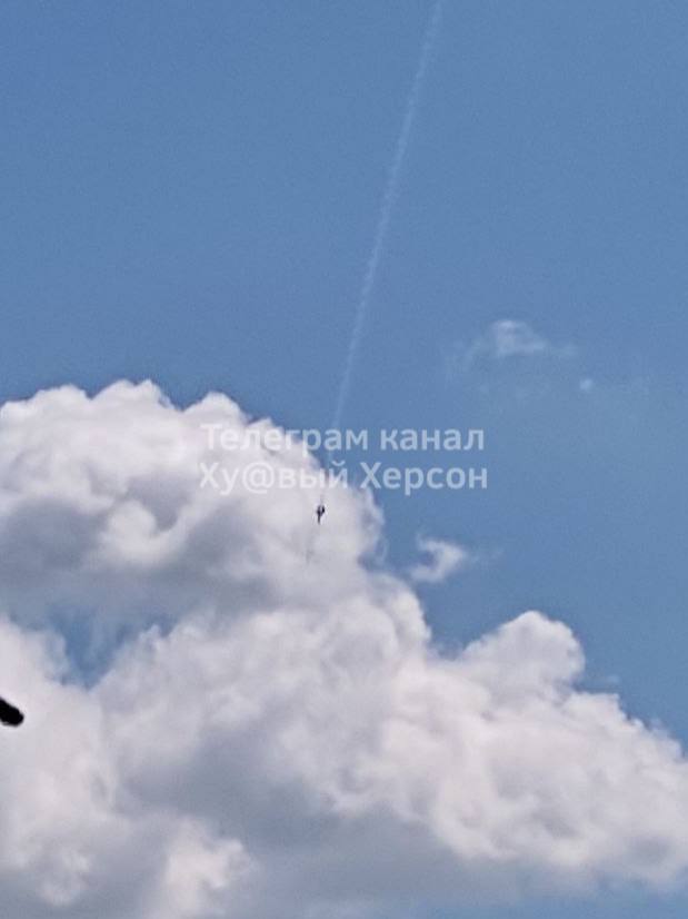 28-5-22 Su-35s shot down by MiG-29, Kherson a.jpg