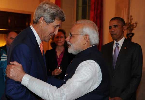 30modi_with_john_kerry.jpg