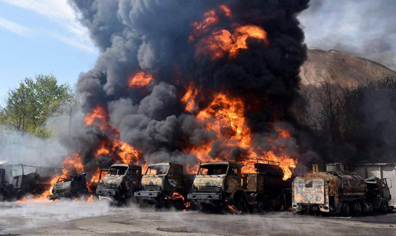 4-5-22 Makiivka, Donetsk. Russian oil depot a.jpg