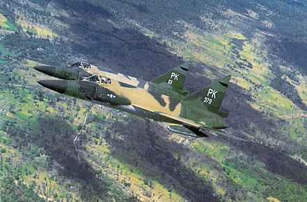 440px-F-102As_509FIS_over_Vietnam_Nov1966.jpg