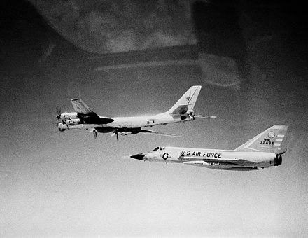 440px-F-106A_102FIW_Tu95D_CapeCod_1982.jpeg