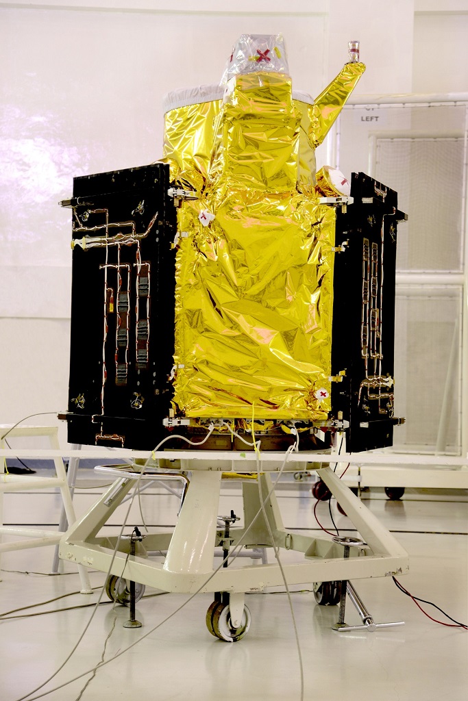 5cartosat-2seriessatelliteinacleanroomatthelaunchcentre.jpg