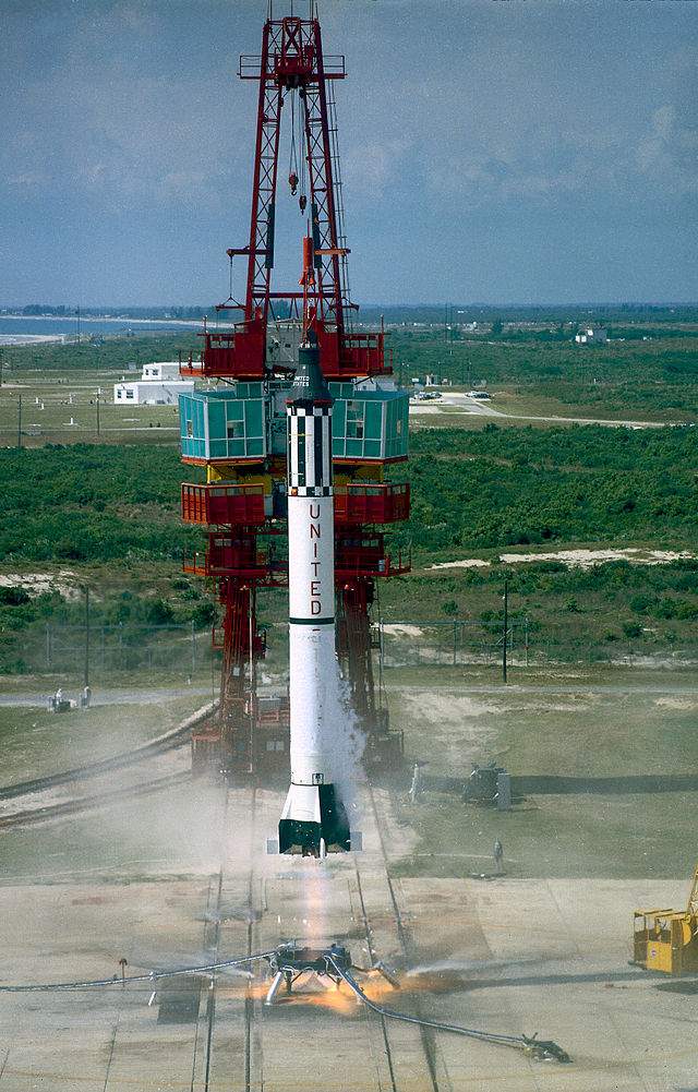 640px-Mercury-Redstone_3_Launch_MSFC-6100884[1].jpg