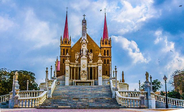 640px-St._Patrick's_Cathedral_by_M.Osama_Anwer_@shutterupphotography.jpg