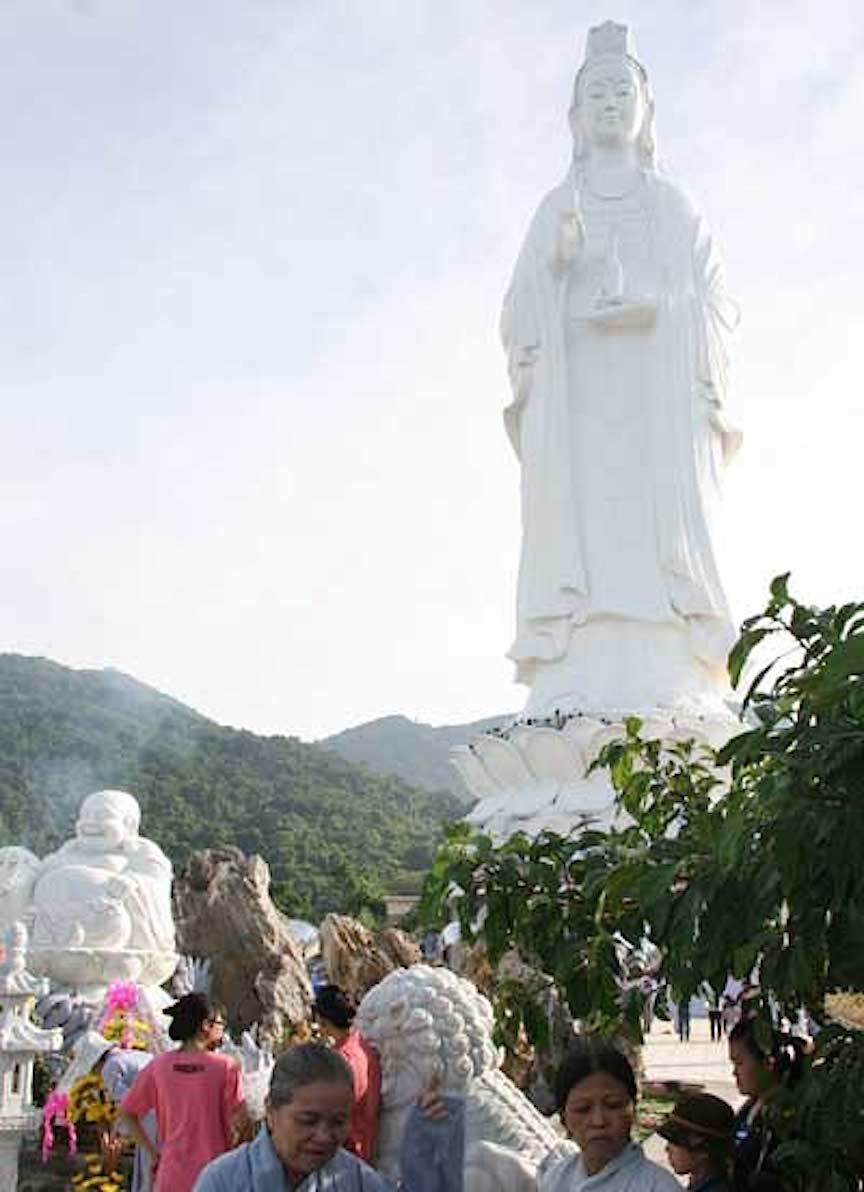 67m kuan-yin in danang.jpg