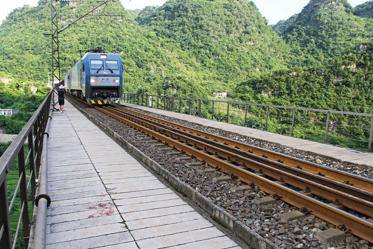 750px-403QingshuiheRailwayJohn&Train.jpg