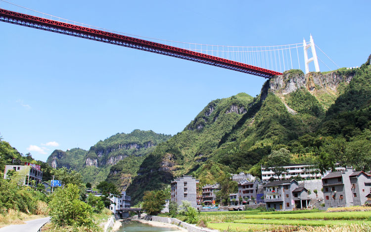 750px-Aizhai&Creek.jpg