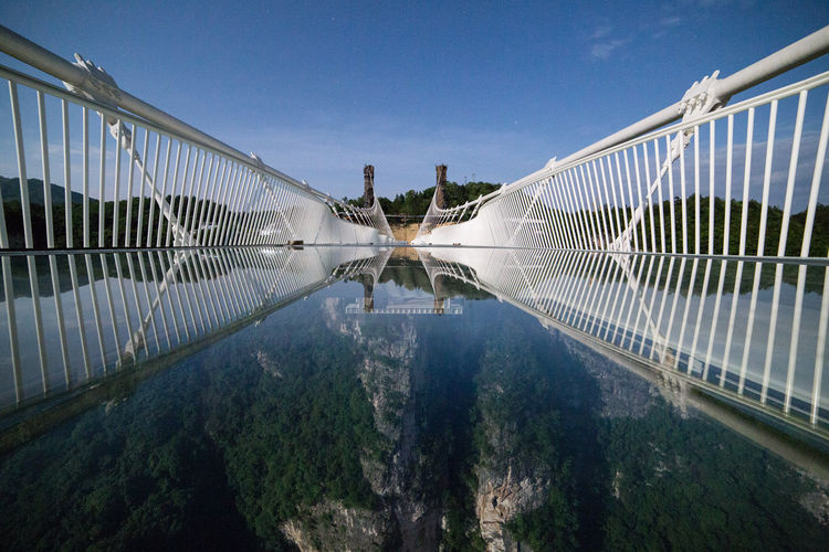 750px-ZhangjiajieGlassWallDrop.jpg