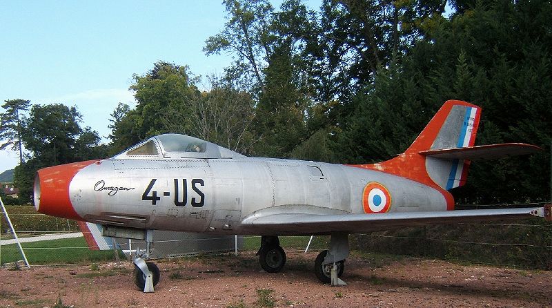 800px-Dassault_Ouragan.jpg