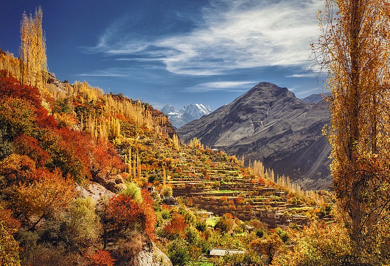 800px-Hunza_-_Altit_Valley_-_Nasr_Rahman.jpg