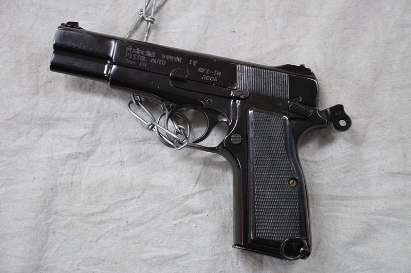 800px-Pistol_Auto_9_mm_1A_-_Kolkata_2012-01-23_8779.JPG