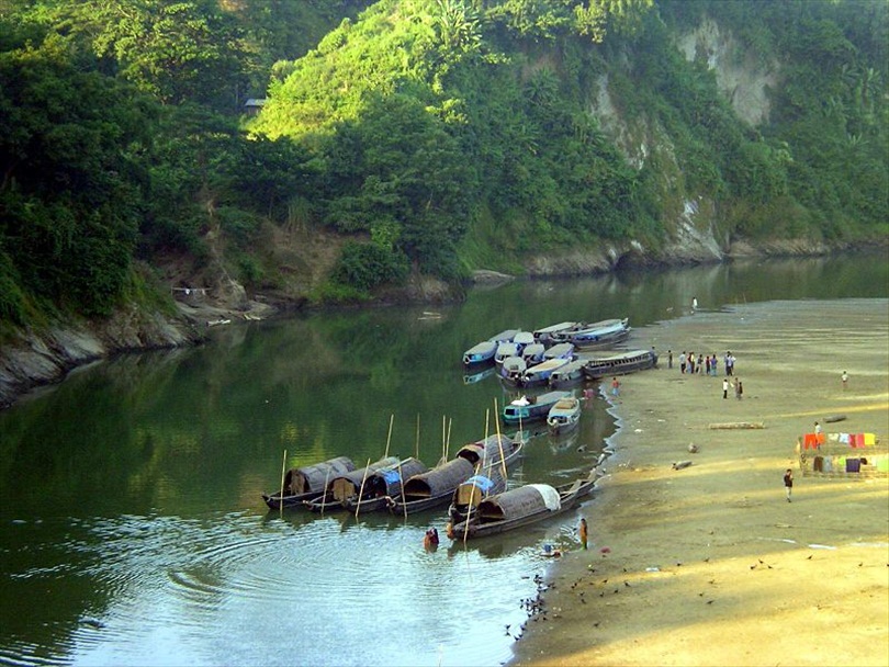 800px-Sangu_reRiver_from_Bandarban_Town_18_Nov_2004.jpg