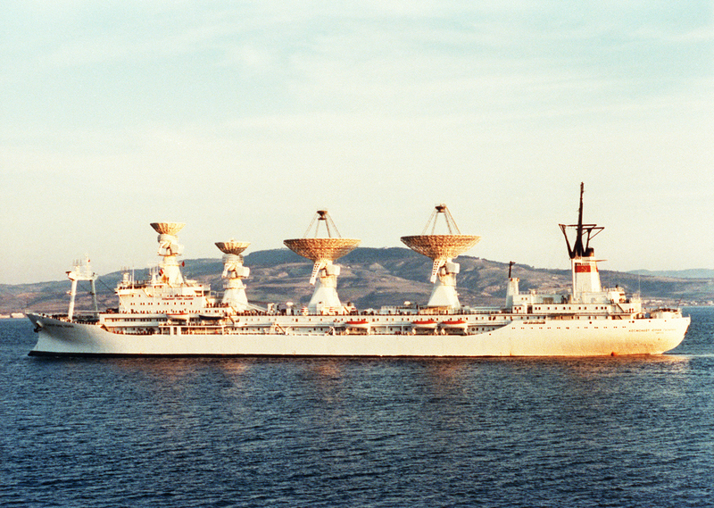 800px-Space_control-monitoring_ship__Kosmonaut_Yuri_Gagarin__in_1987_(2)[1].png