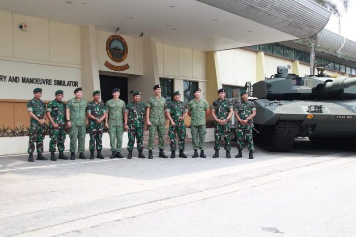 84.-Kunjungan-Pangkostrad-ke-Divisi-3-Singapura-7-700x466.jpg