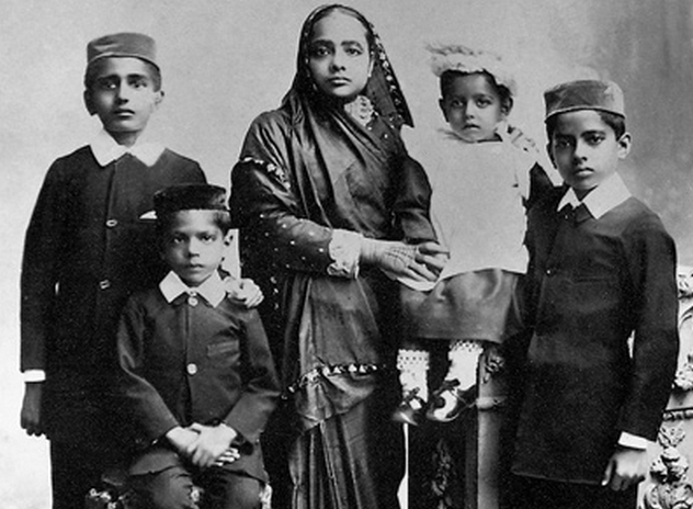 8_Kasturba_and_children.jpg