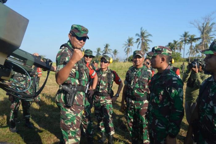 90.-Pangdivif-1-Kostrad-Tinjau-Alutsista-Armed-di-Situbondo-2-e1568268997666.jpg