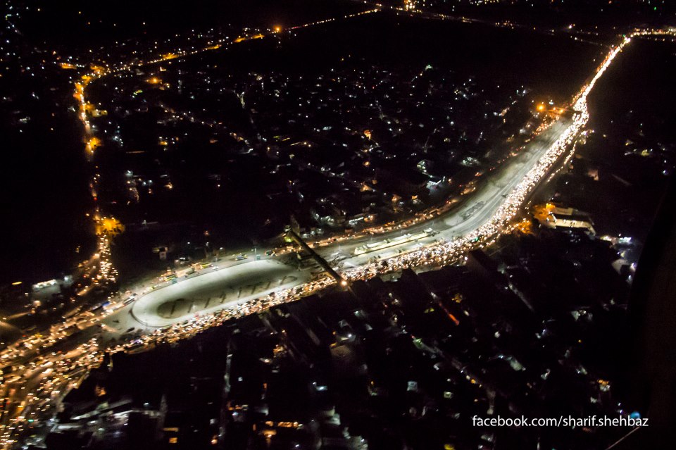 A night view of the Metro Bus Shahdara Station.jpg