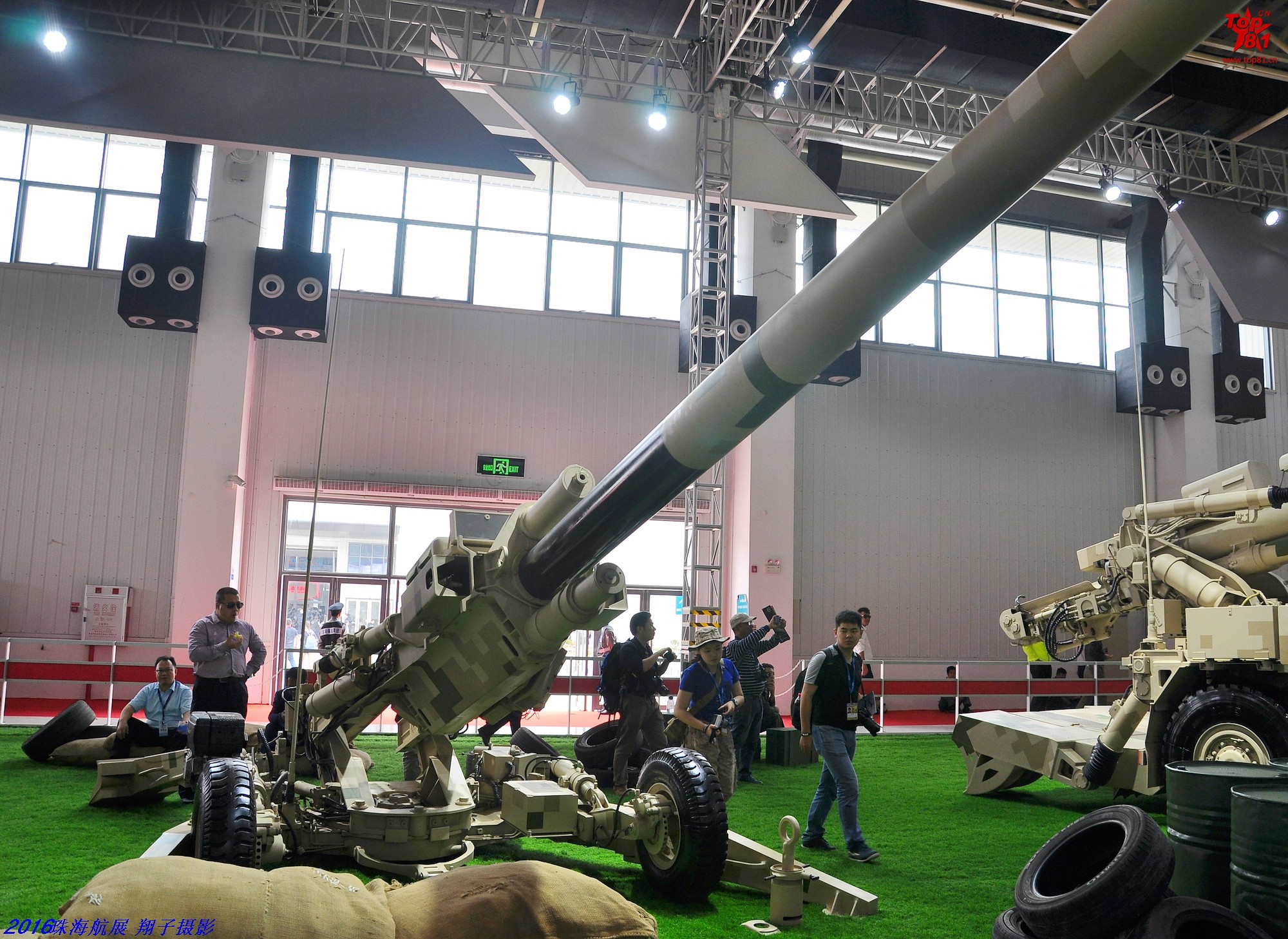 AH4 lightweight howitzer 14.jpg