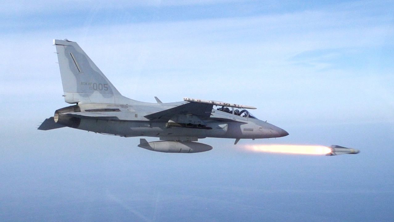 AIR_FA-50_Fires_AGM-65G_ROKAF_lg[1].jpg